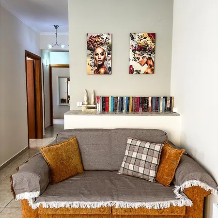 Апартаменты The Book House *